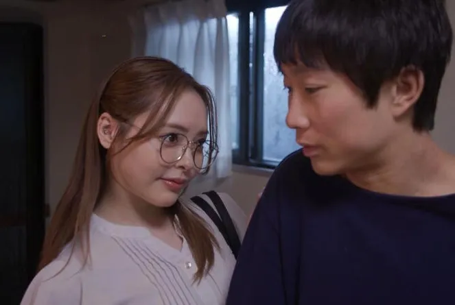 sex hay việt Cô giái môi giới nhà đất quyến rũ chồng của khách hàng