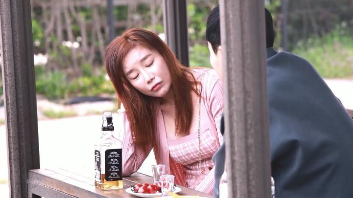 clip tạ thanh nhi sex Chồng phá sản và thất nghiệp, vợ phải đi làm gái để kiếm tiền trả khoảng nợ to đùng